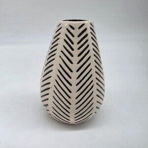 Pier 1 Black & White Ceramic Vase With Chevron Pattern For Home Décor 5.25"